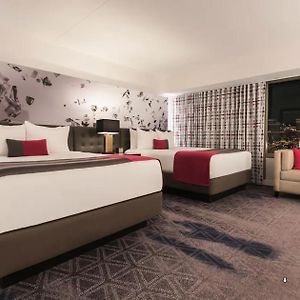 Ultra Panorama Suite 1 King Bed 2 Queen Bedroom Strip View